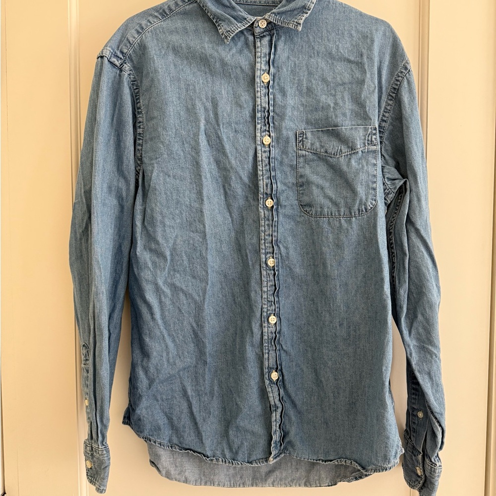 Old Navy Light Blue Casual Button Down Chambray Shirt
